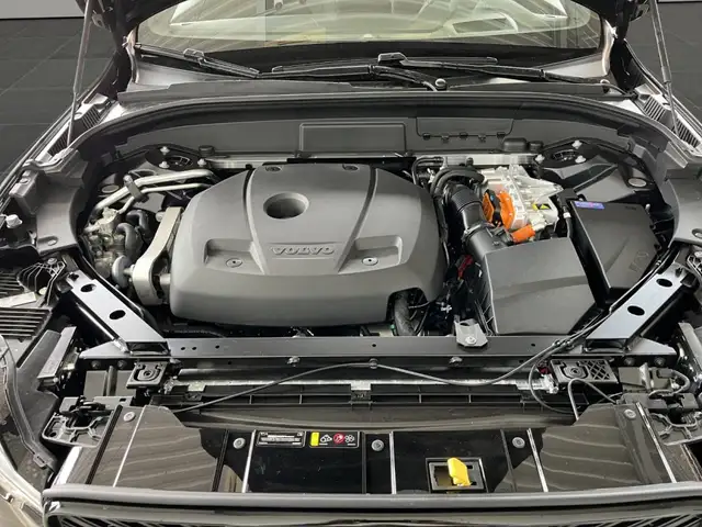 Volvo XC60 Black Edition Ultra, T6 AWD Plug-in Hybrid, Elektrisch/Benzi Ansicht 19