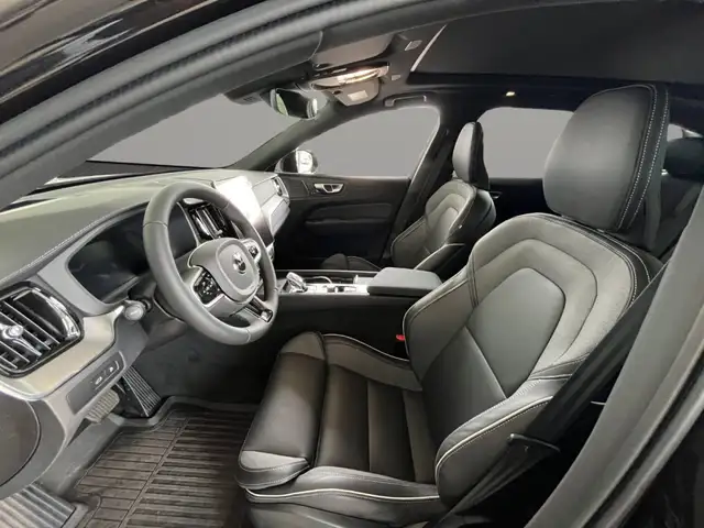 Volvo XC60 Black Edition Ultra, T6 AWD Plug-in Hybrid, Elektrisch/Benzi Ansicht 9