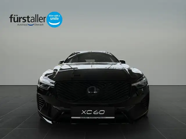 Volvo XC60 Black Edition Ultra, T6 AWD Plug-in Hybrid, Elektrisch/Benzi Ansicht 2