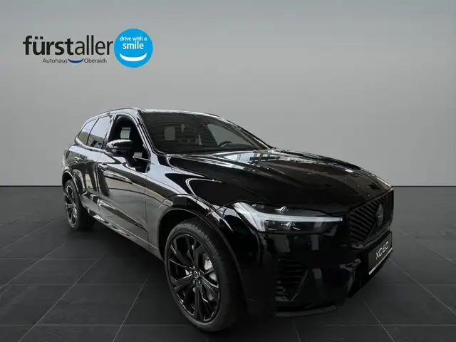 Volvo XC60 Black Edition Ultra, T6 AWD Plug-in Hybrid, Elektrisch/Benzi Ansicht 3