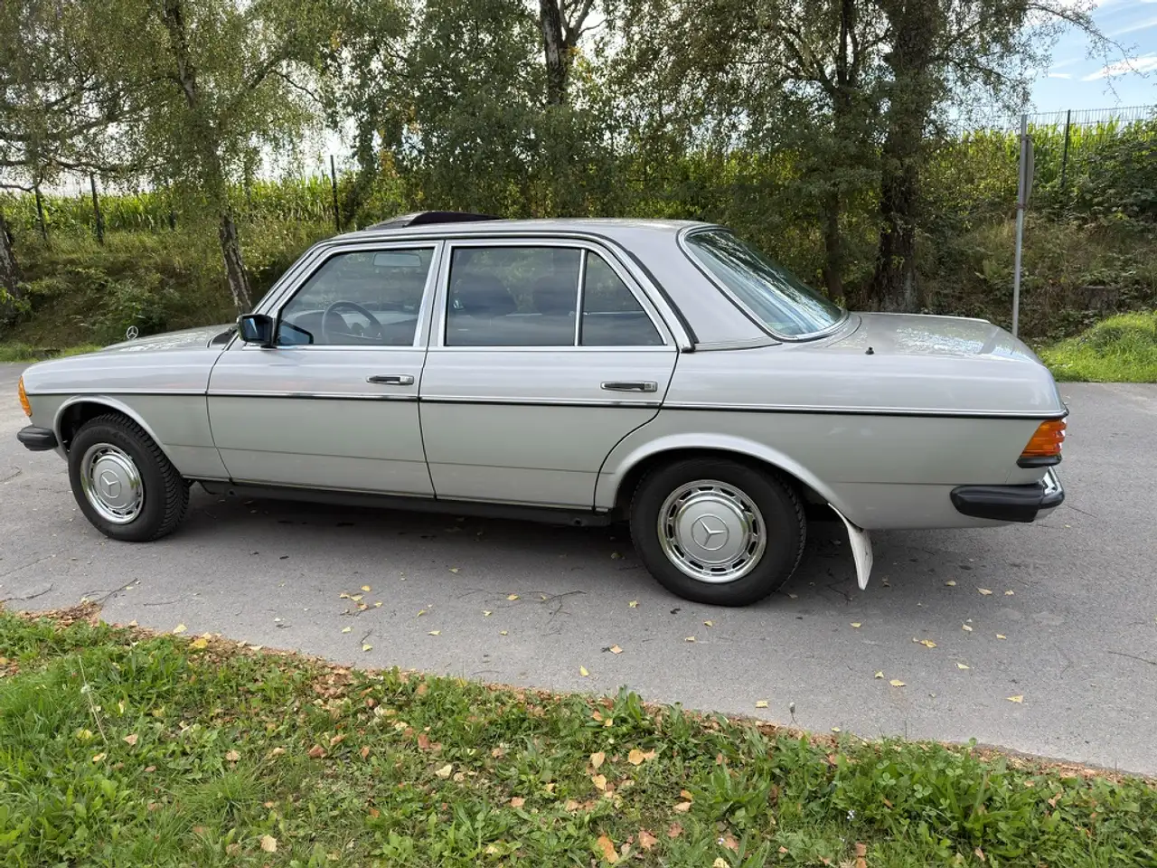 Mercedes-Benz E 200 200, foto 1