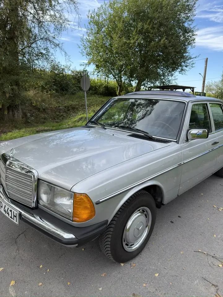 Mercedes-Benz E 200 200, foto 2