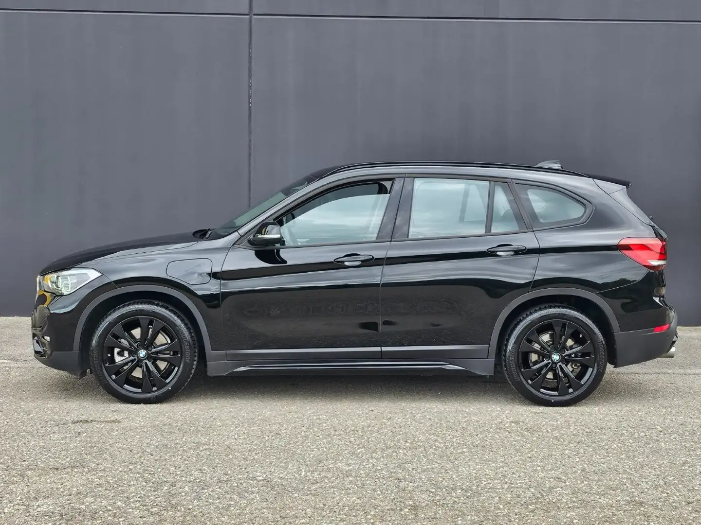 BMW X1 xDrive25e Sport Pelle Portellone Elettrico Schwarz - 2