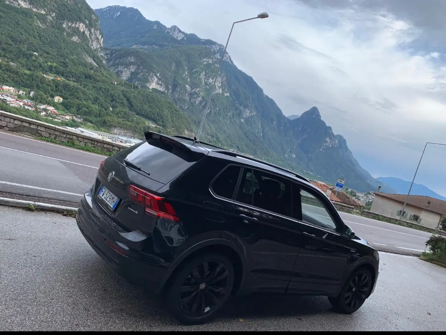Volkswagen Tiguan 1.6 tdi Sport 115cv rline black edition Nero - 1