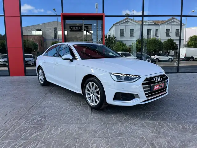 Audi A4 view 4