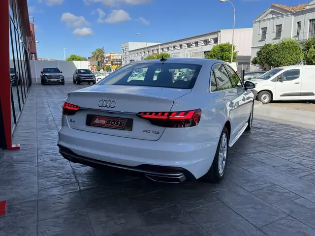 Audi A4 view 7