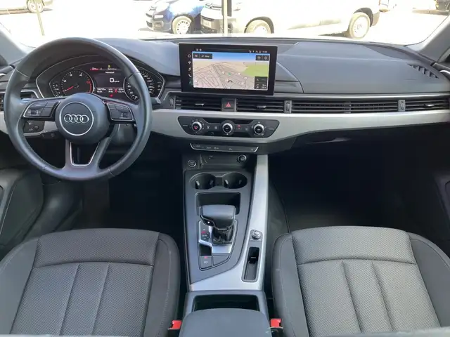 Audi A4 view 14