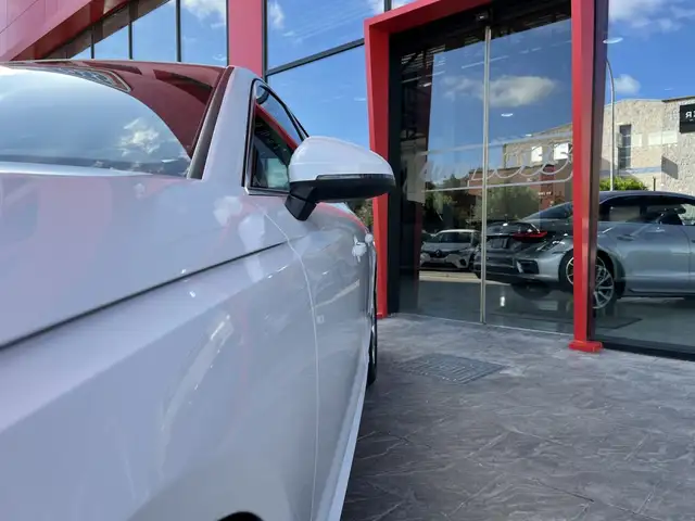 Audi A4 view 11