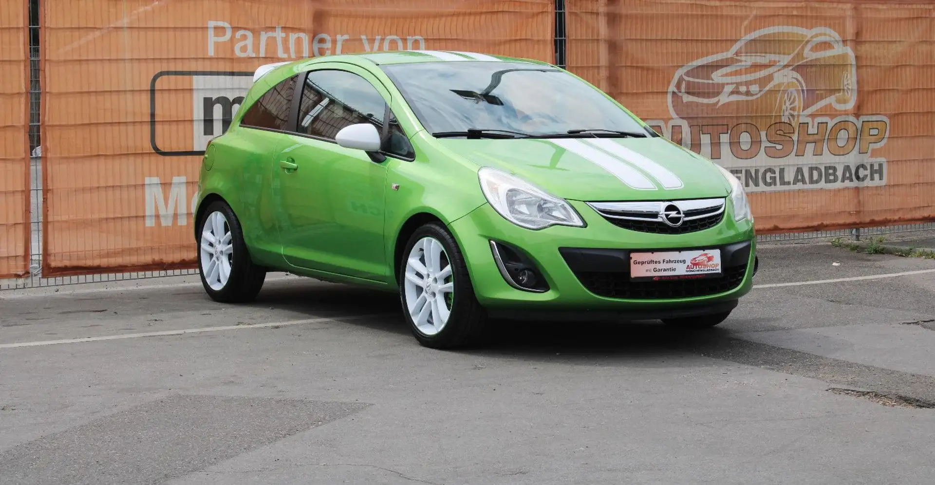 Opel Corsa D 1.4 *OPC*Navi*Scheckheft*PDC*Insp. Neu* Grün - 1