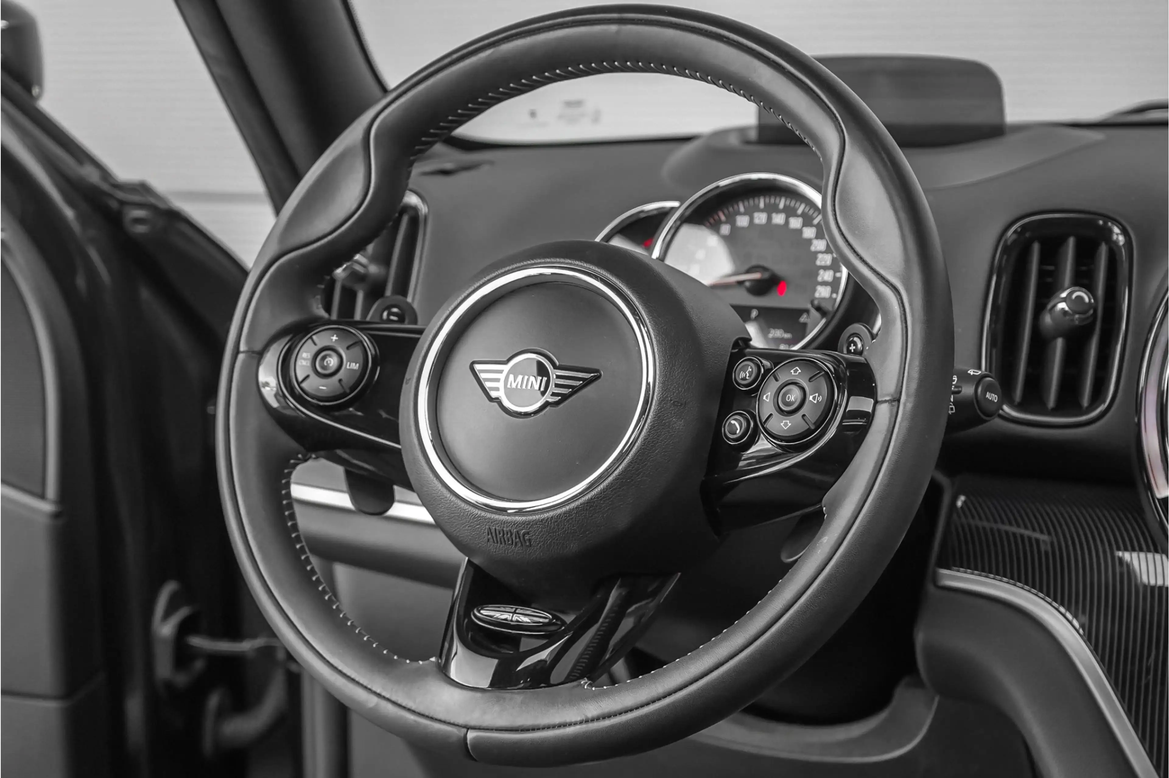 MINI John Cooper Works Countryman Mini 2.0 S JCW Pack Pano H/K Camera 19" — photo 21