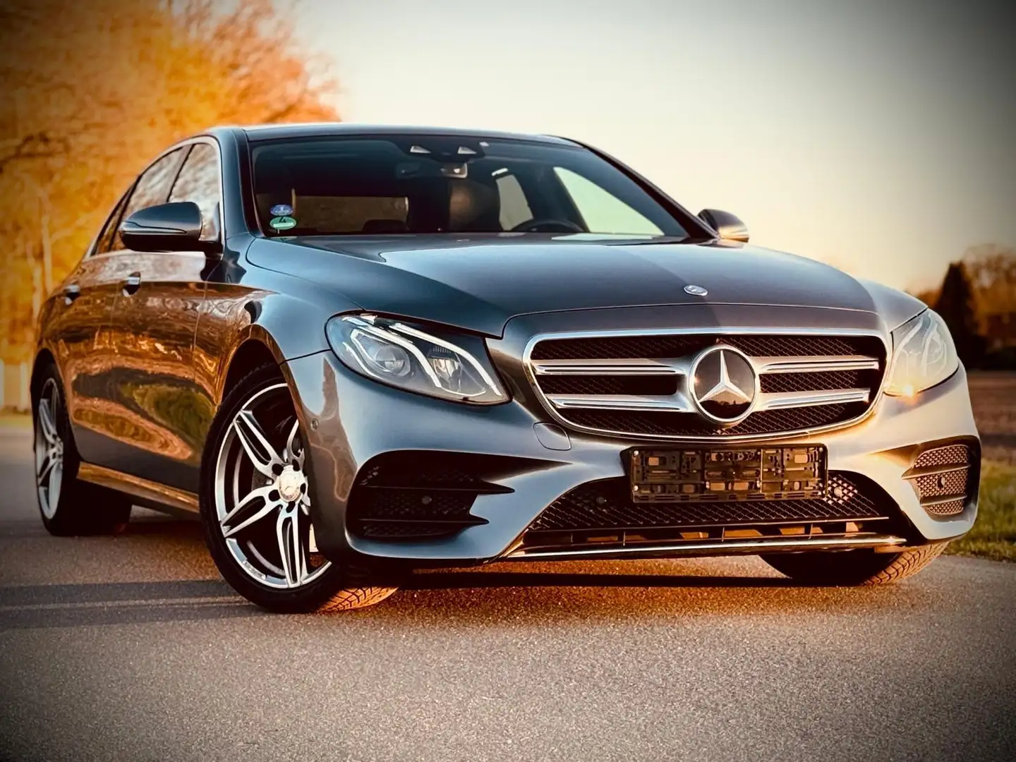 Mercedes-Benz E 200 AMG+Panorama+Navi+LED+ACC+Kamera Grau - 1