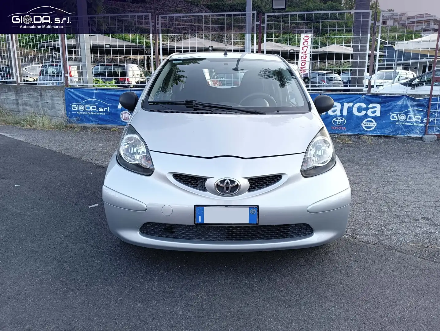 Toyota Aygo 1.0 12V VVT-i 5 porte Sol Grigio - 2