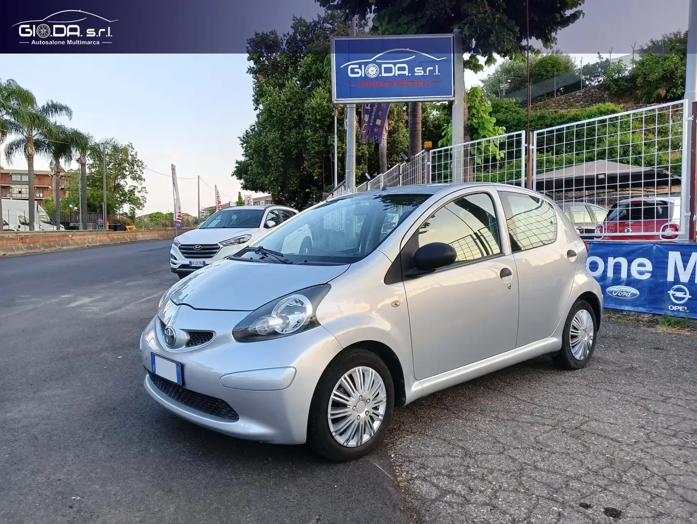 Toyota Aygo 1.0 12V VVT-i 5 porte Sol Grigio - 1