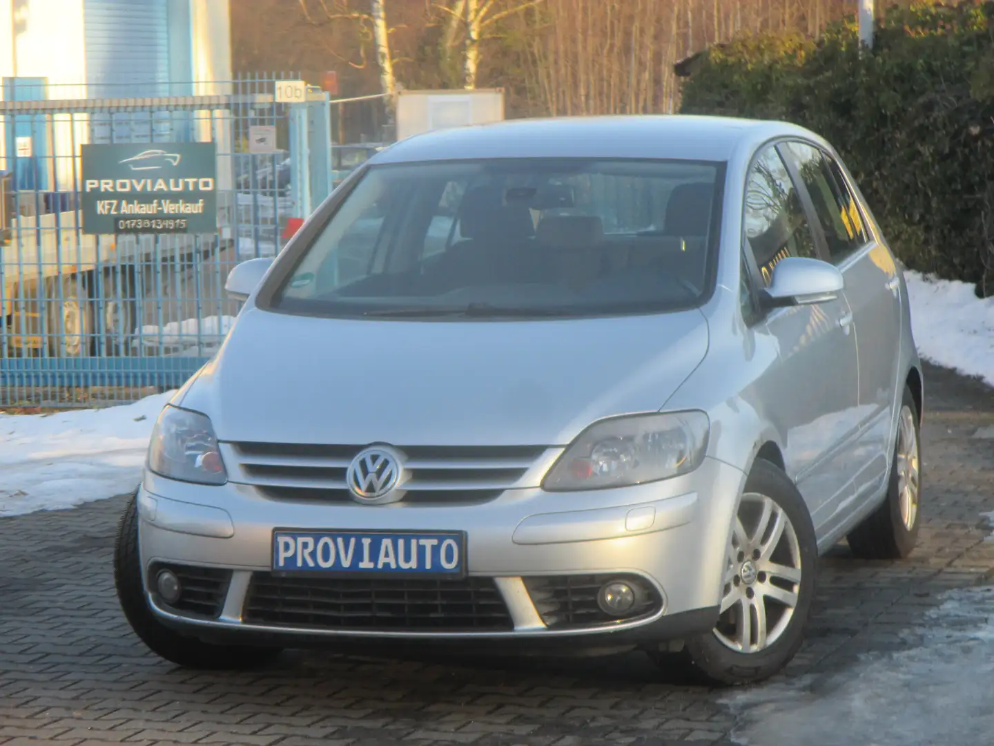 Volkswagen Golf Plus 1.6 FSI Tour Silber - 1