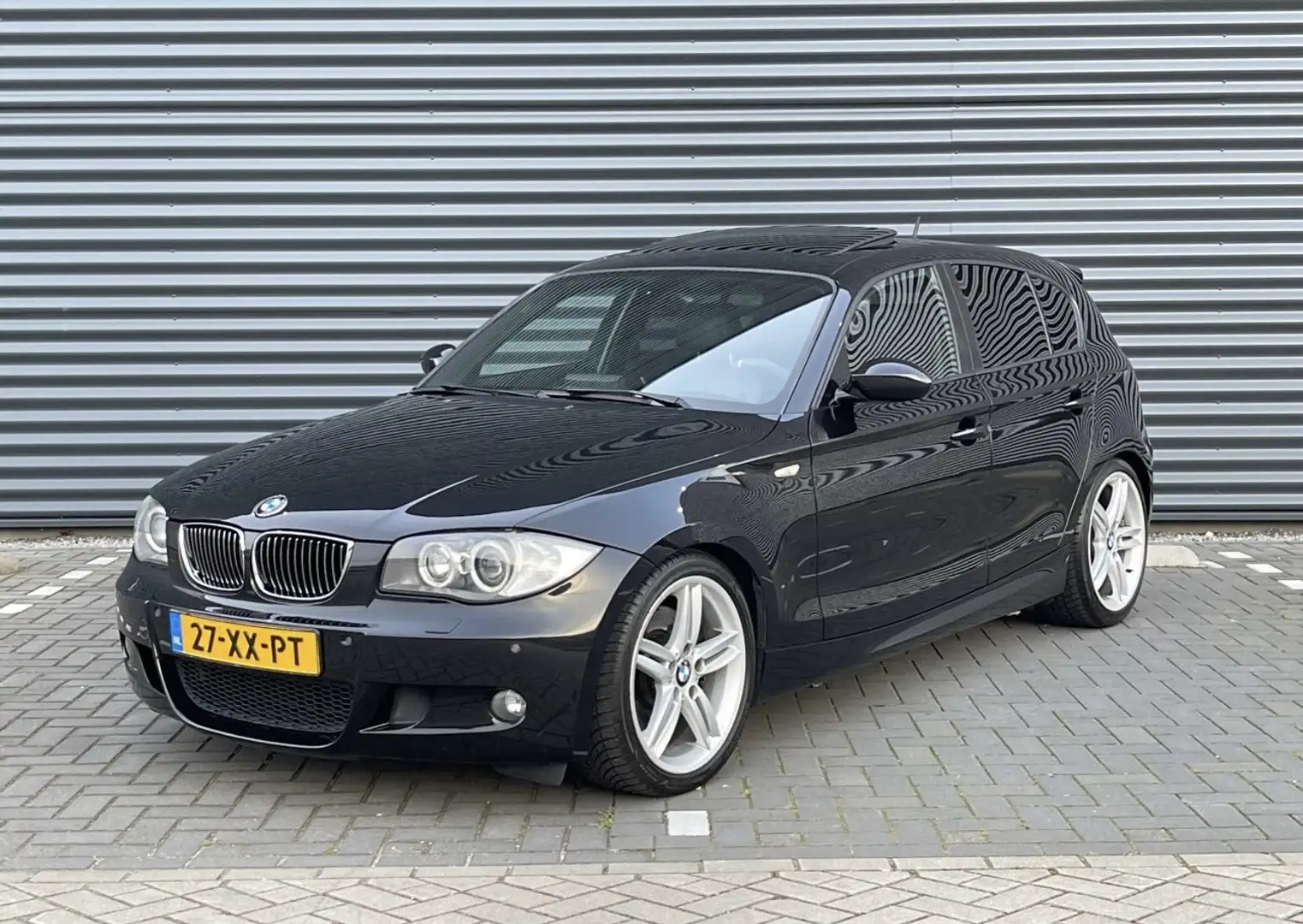 BMW 130 130i Schwarz - 1