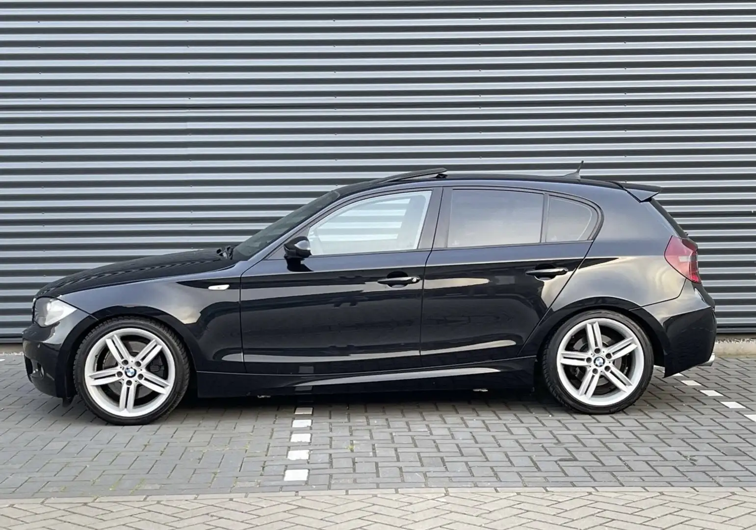 BMW 130 130i Schwarz - 2