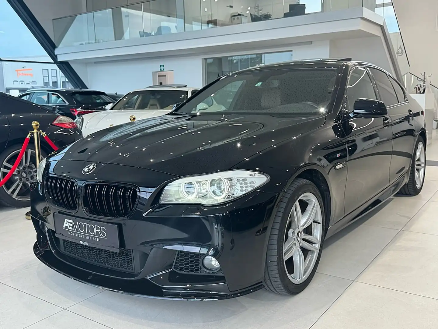 BMW 525 d xDrive Aut. // AB WERK M-PAKET // SBD // KRED... Zwart - 2