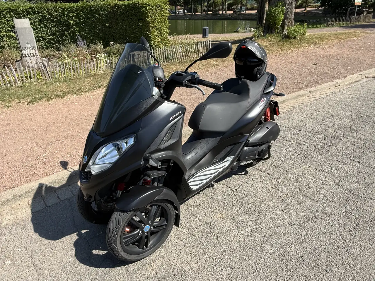 Piaggio MP3 300