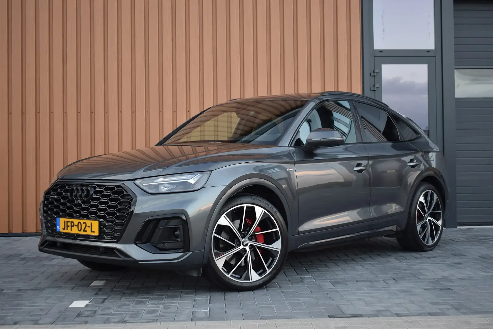 Audi Q5 Sportback 50 TFSI e S-line Competition | Luchtveri Grijs - 1