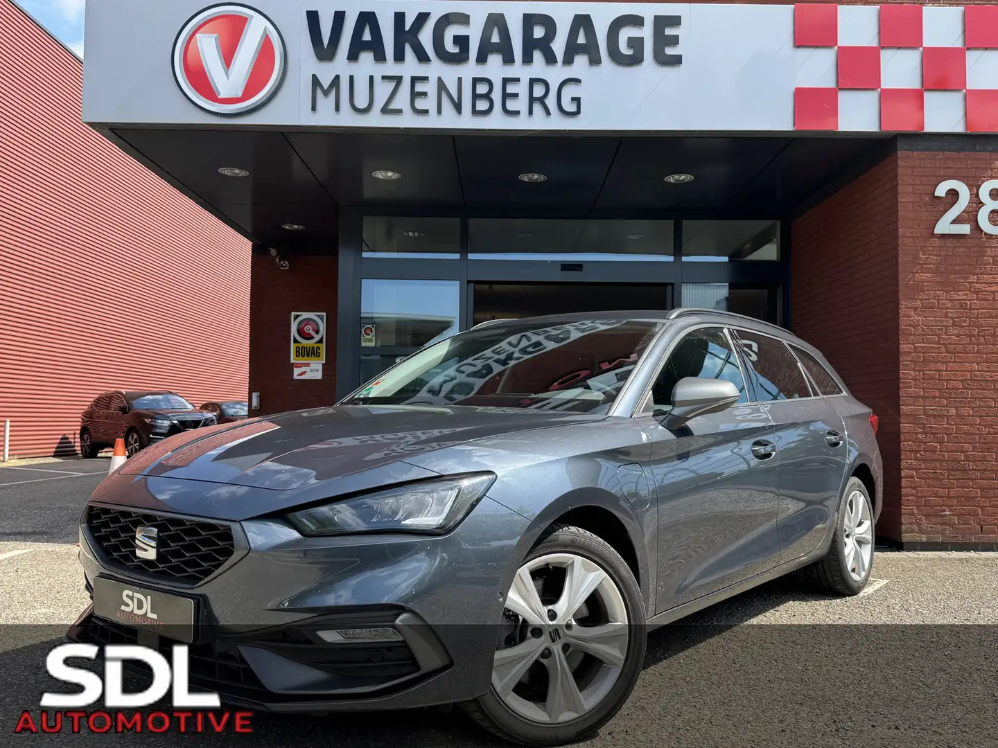 SEAT Leon e-Hybrid Sportstourer 1.4 TSI eHybrid PHEV FR // NAVI // CA Gris - 1