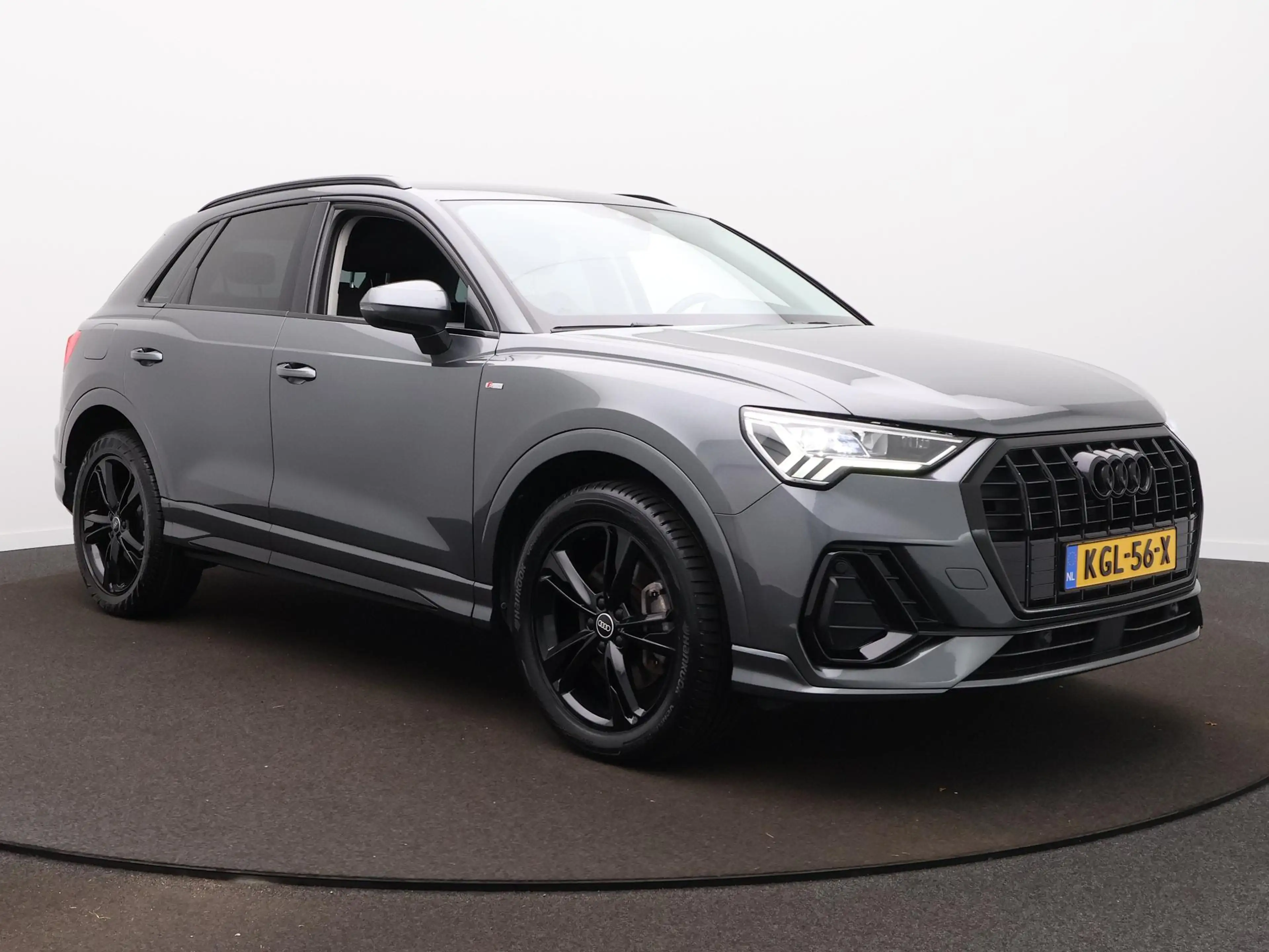 Audi Q3 45 TFSI e S edition | ACC | Camera | Side Assist | — photo 3