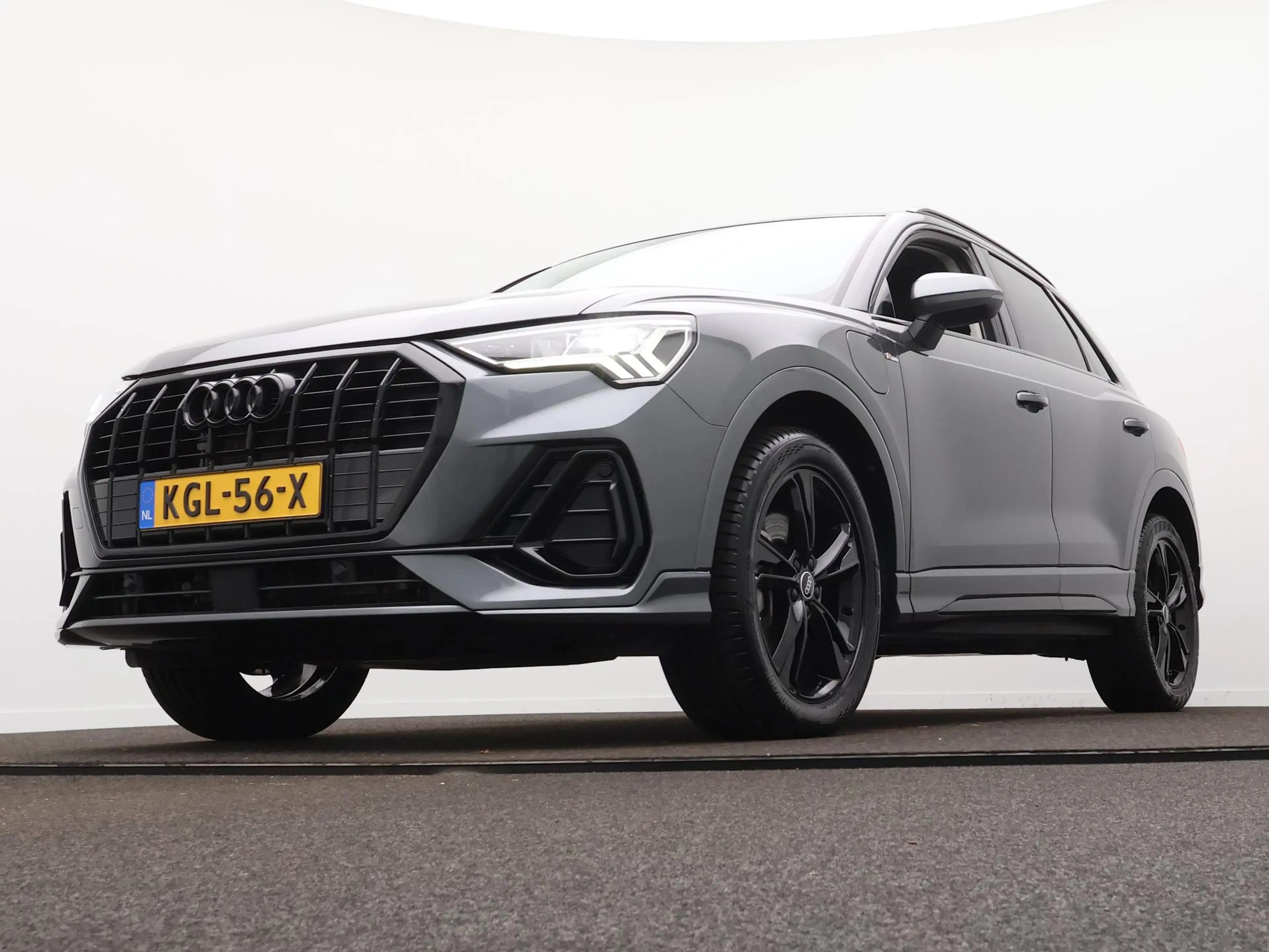 Audi Q3 45 TFSI e S edition | ACC | Camera | Side Assist | — photo 10