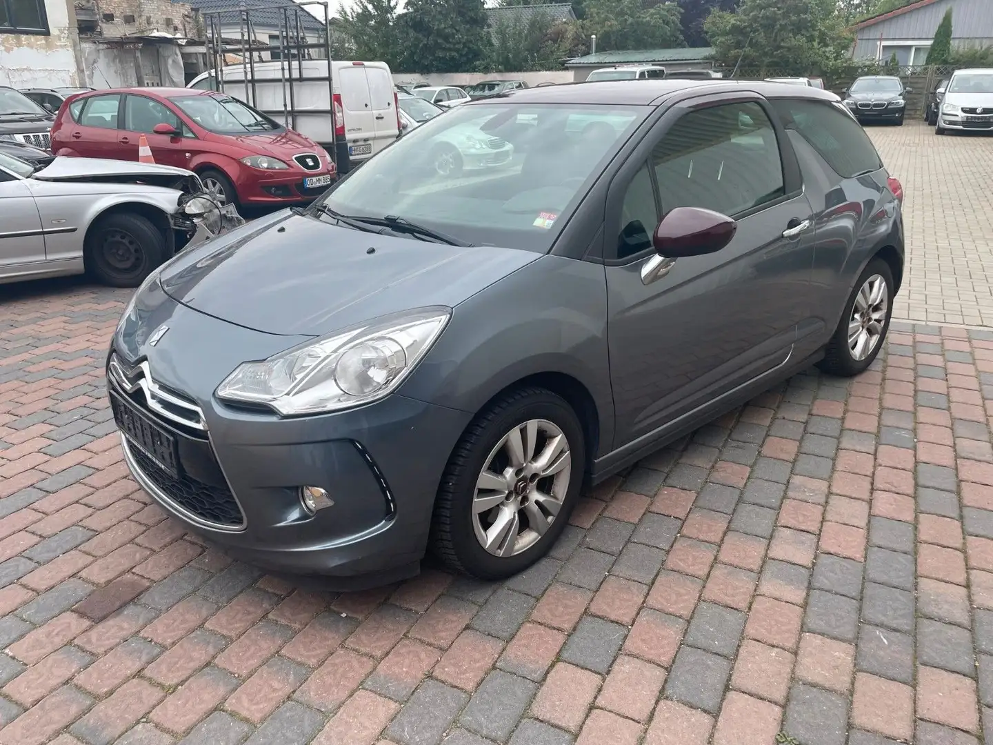 Citroen DS3 SoChic Klima, PDC, Allwetterreifen - 1