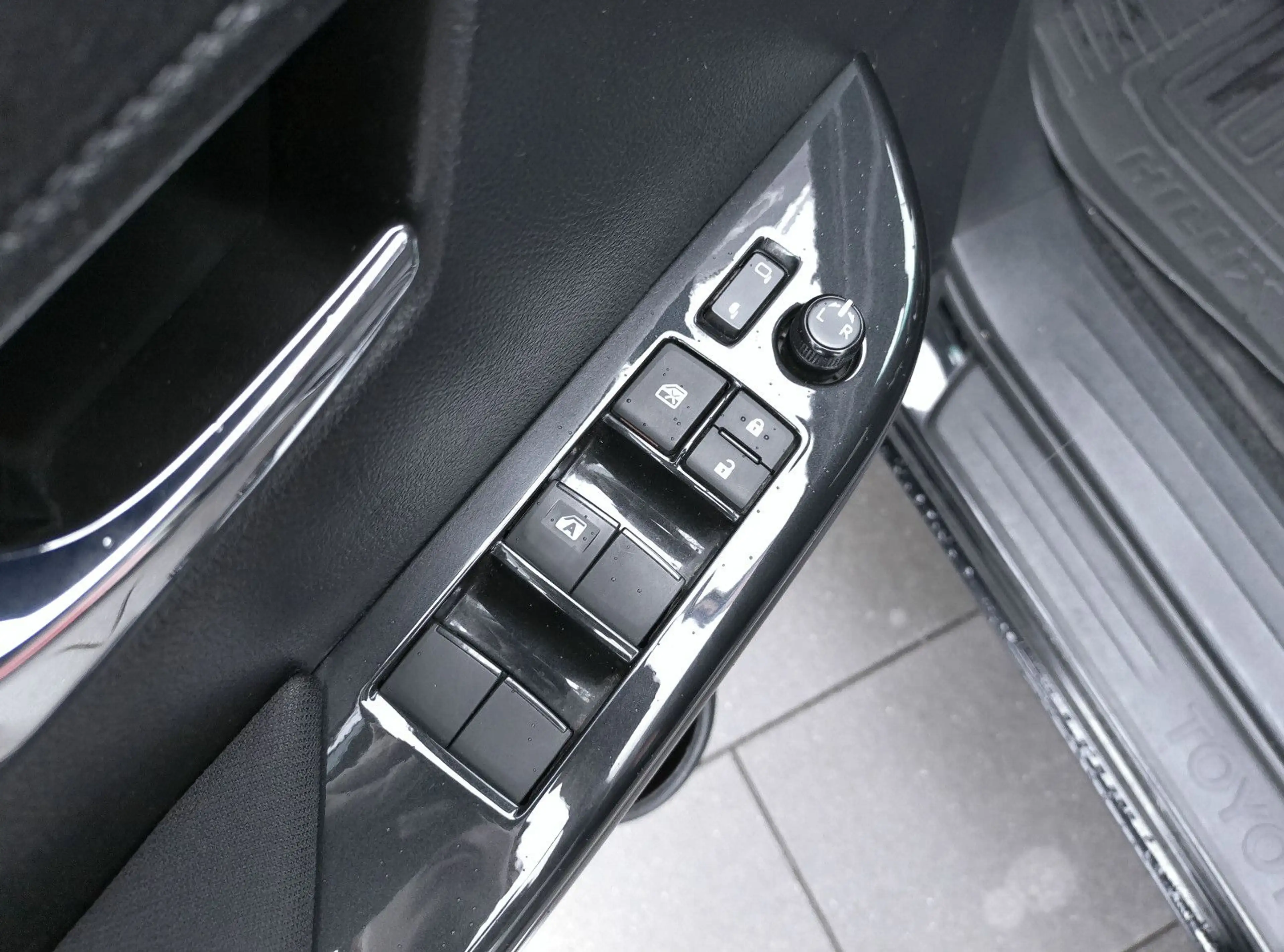Toyota Hilux Double Cab Comfort 4x4*AHK*A/T Bereifung* — photo 10
