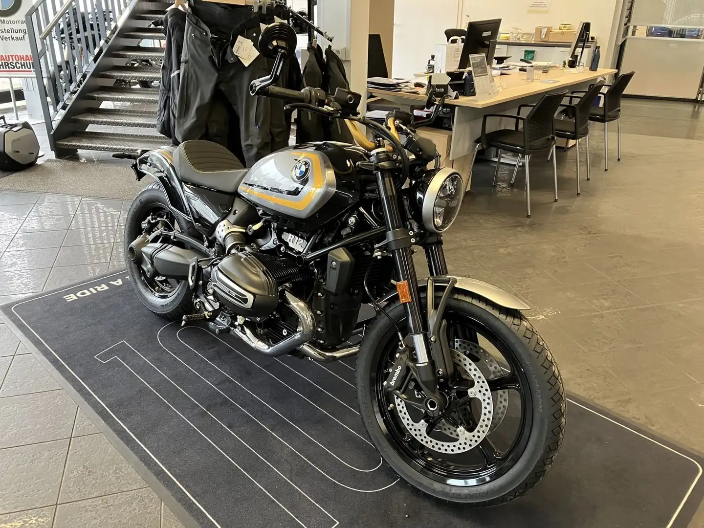 BMW R 12 Option 719 Frästeile uvm. Stříbrná - 1