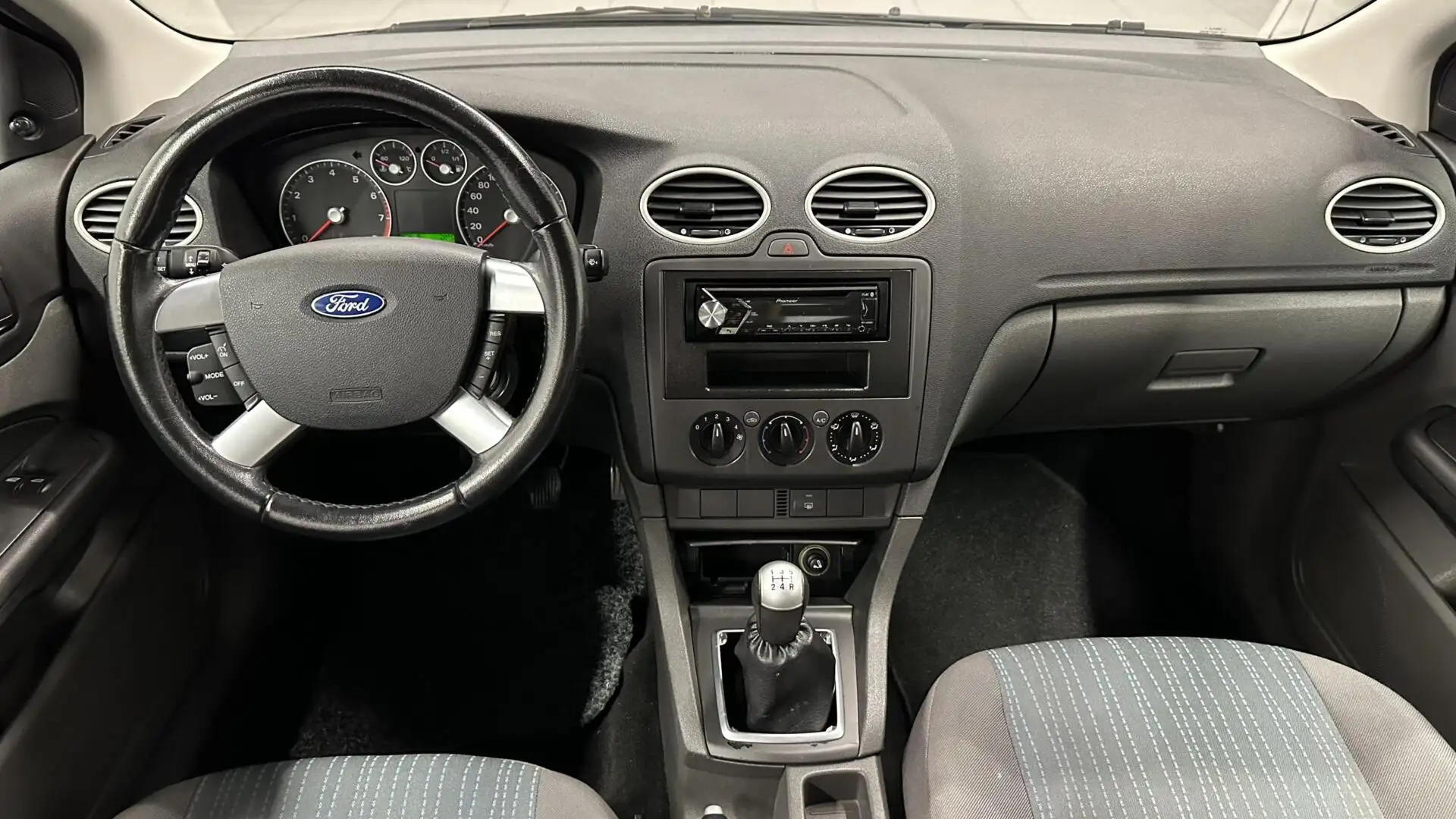 Ford Focus Wagon 1.6-16V Champion AIRCO TREKHAAK CRUISE. Noir - 2