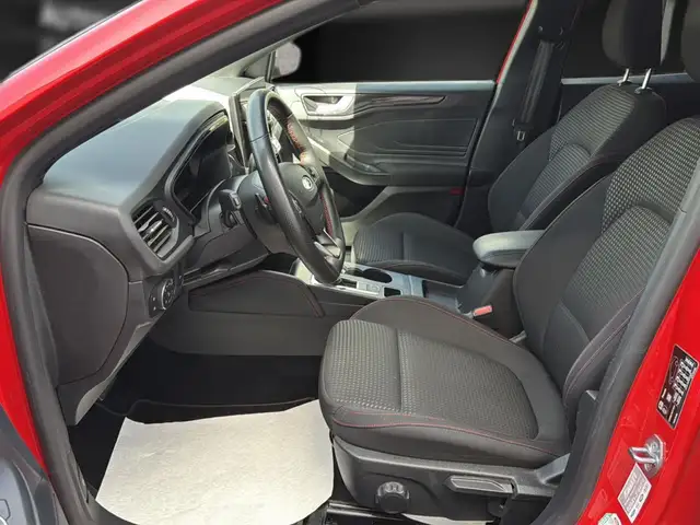 Ford Focus view 15