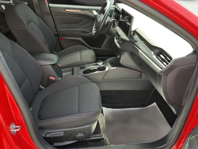 Ford Focus view 14