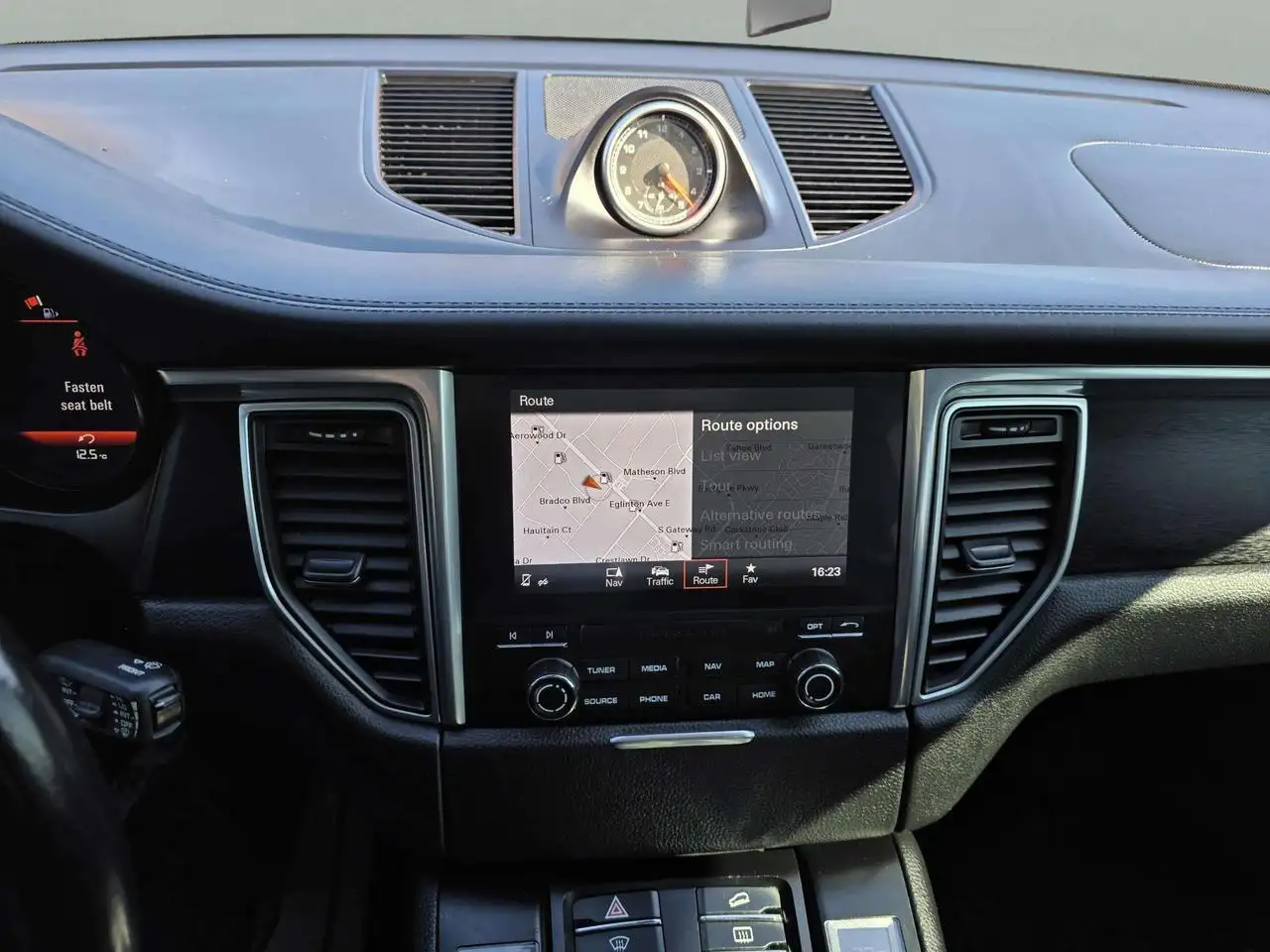 Porsche Macan снимка Porsche Macan
