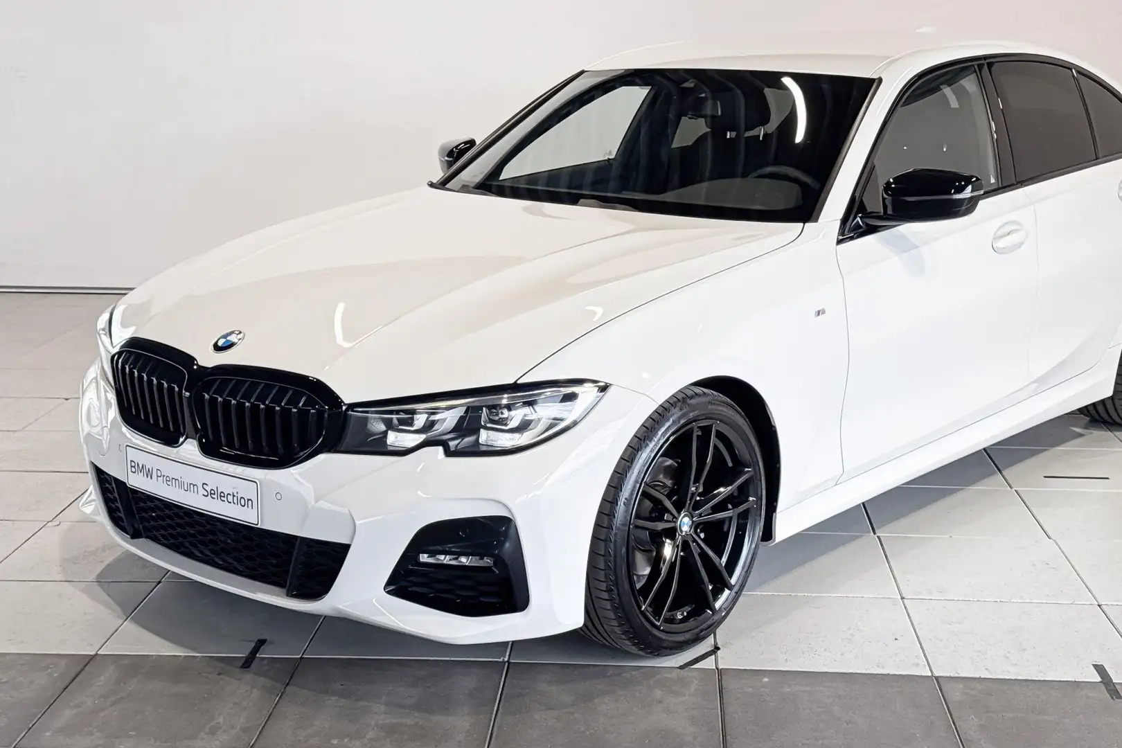 BMW 318 3 Serie Sedan 318i Executive Edition Model M Sport Wit - 2