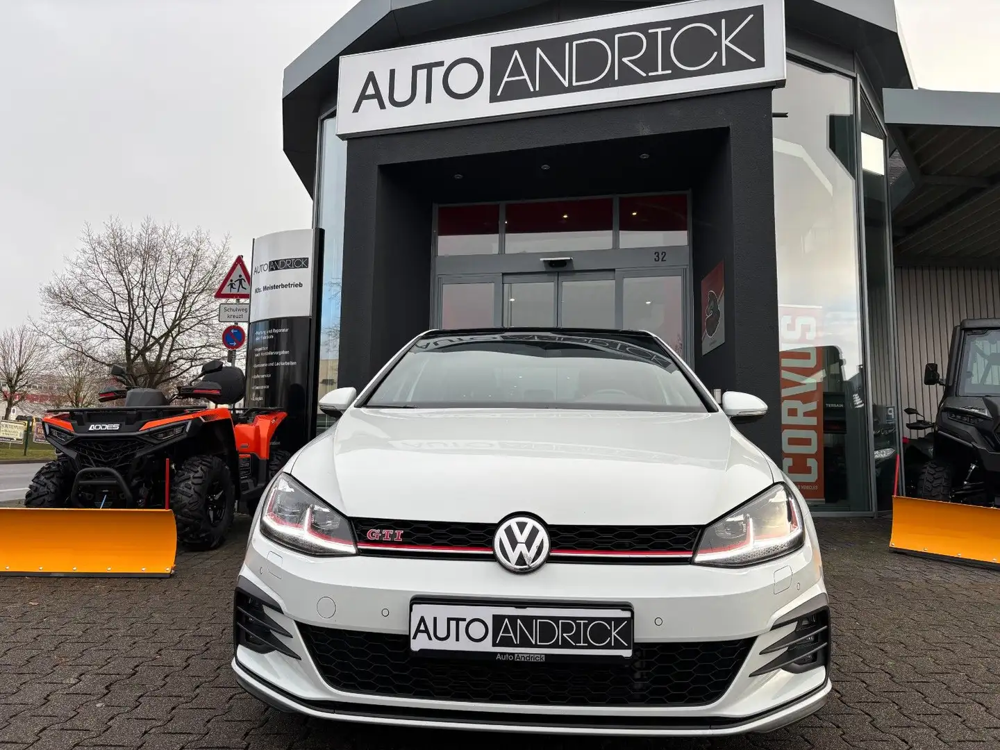 Volkswagen Golf VII GTI Performance PANO LED PDC AHK ACC Weiß - 2