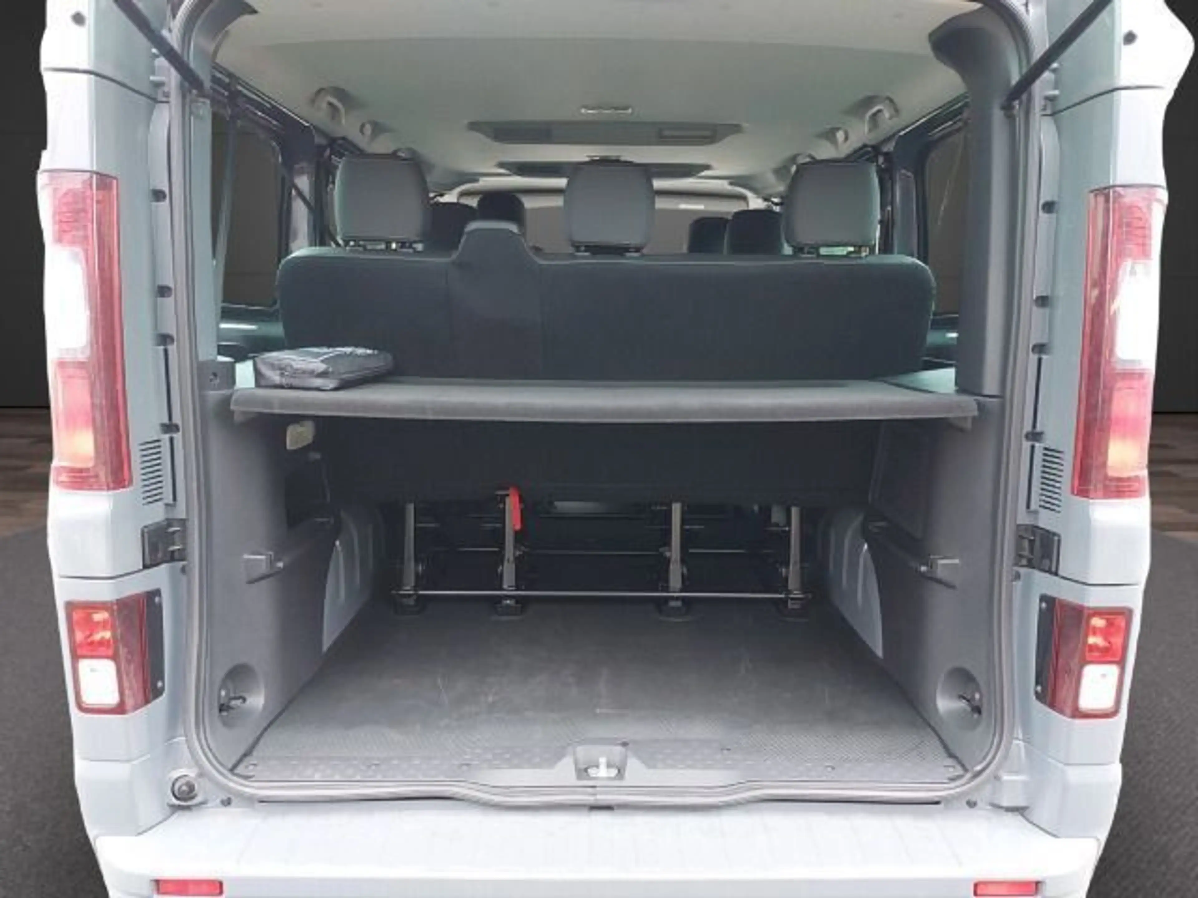 Nissan Primastar Kombi Tekna 2,8t L1H1 *Vorführwagen* — photo 10