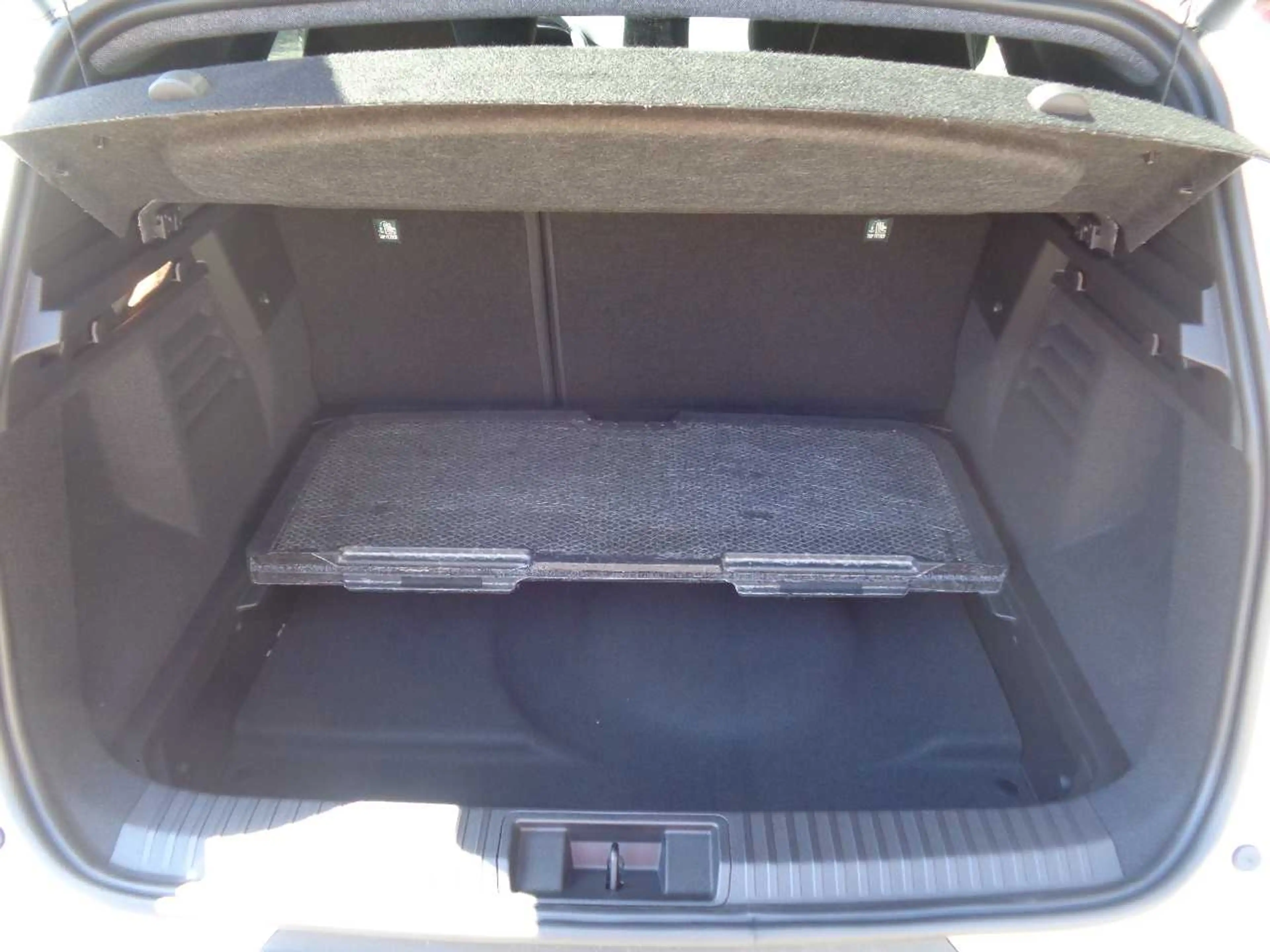 Mitsubishi Grandis Intro Edition 1.8 Hybrid — photo 6