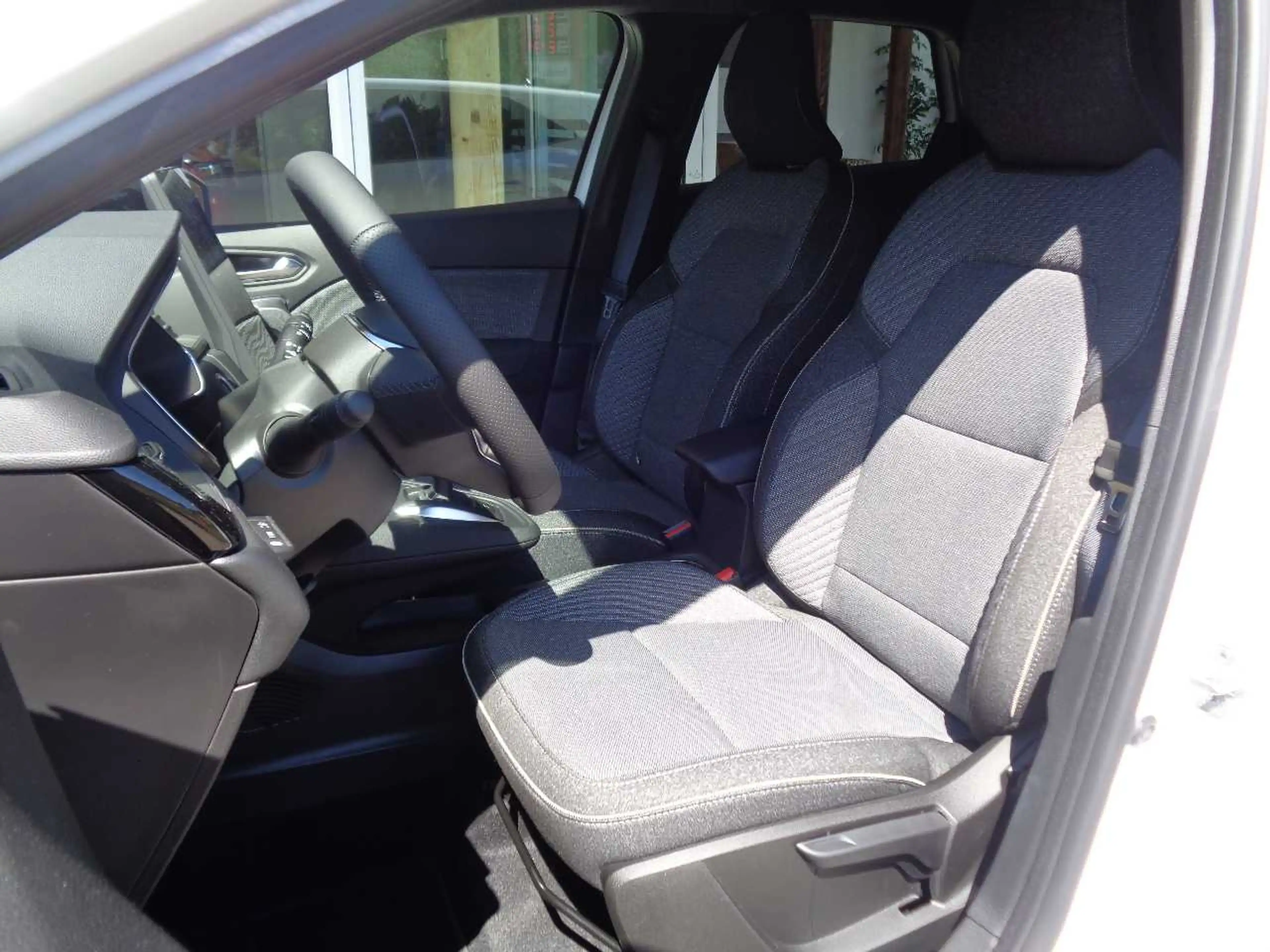 Mitsubishi Grandis Intro Edition 1.8 Hybrid — photo 10