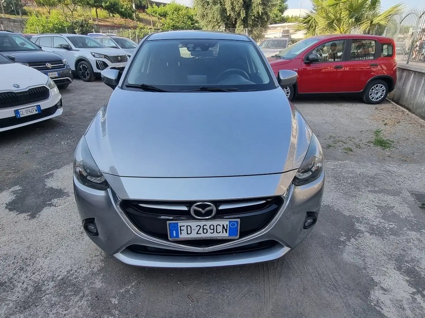 Mazda 2 1.5 105 CV Skyactiv-D Exceed Šedá - 2
