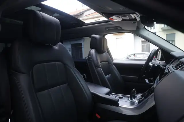 Land Rover Range Rover Sport view 3