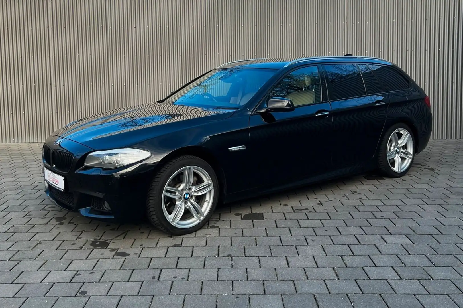 BMW 530 Baureihe 5 Touring 530d xDrive M Paket Zwart - 1