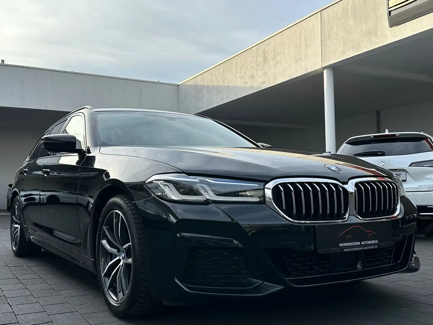BMW 530 i xDrive Touring M Sport | Panorama | Head-Up Noir - 2