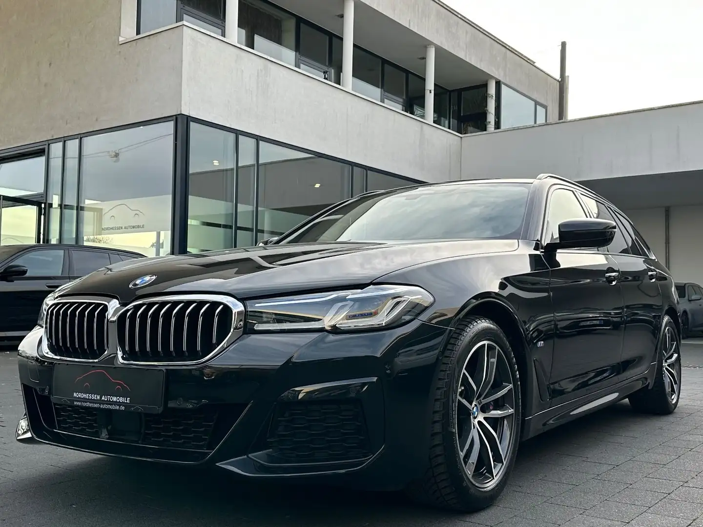 BMW 530 i xDrive Touring M Sport | Panorama | Head-Up Noir - 1