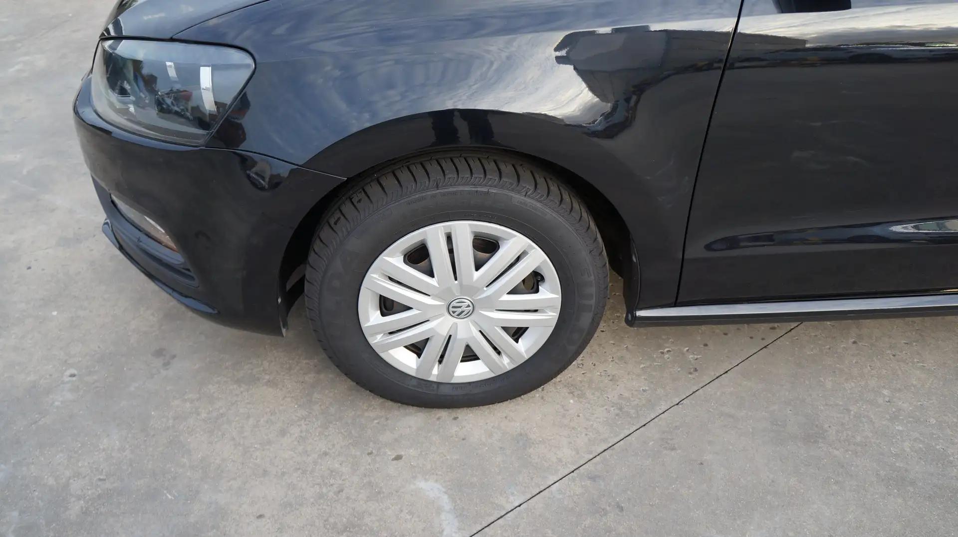 Volkswagen Polo 1.0 i 60 pk Airco 5 deurs 12m Garantie Zwart - 2