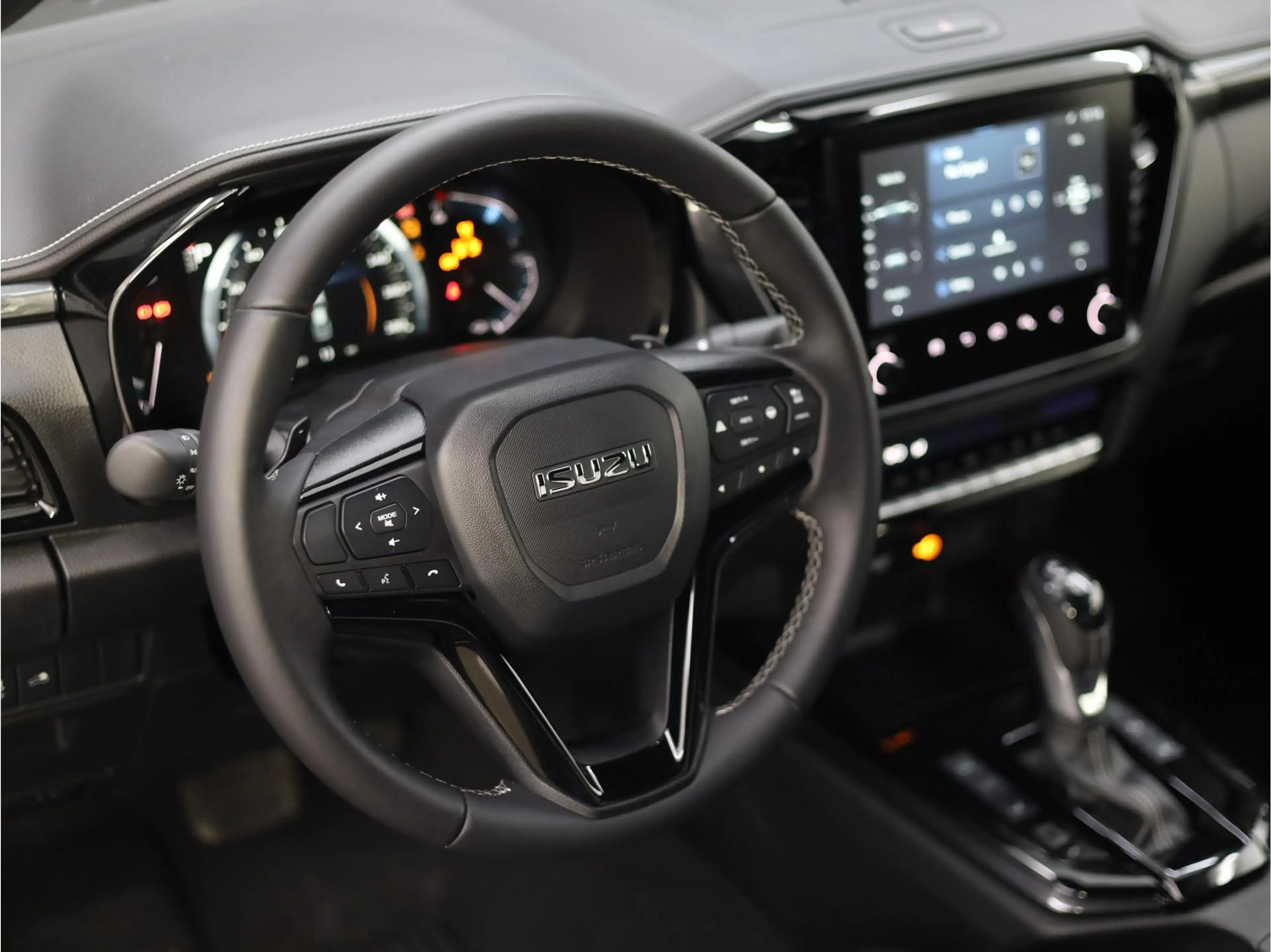 Isuzu D-Max EV EXTENDED CAB 4WD LSX AT — photo 2