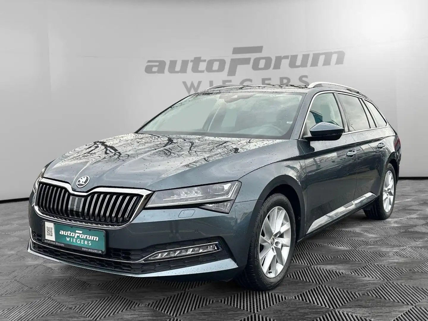 Skoda Superb Combi 2,0 TDI Style DSG+Navi+Kamera+AHK Gris - 2