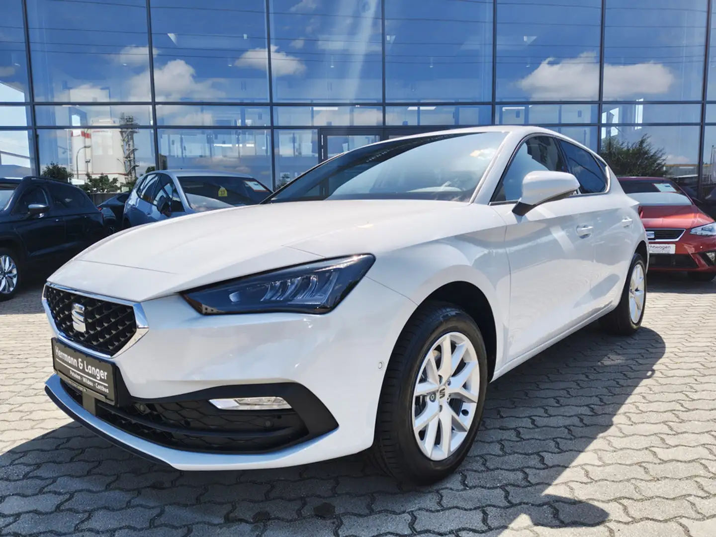 SEAT Leon Road Edition 150 DSG SHZ VisionPlus Weiß - 2