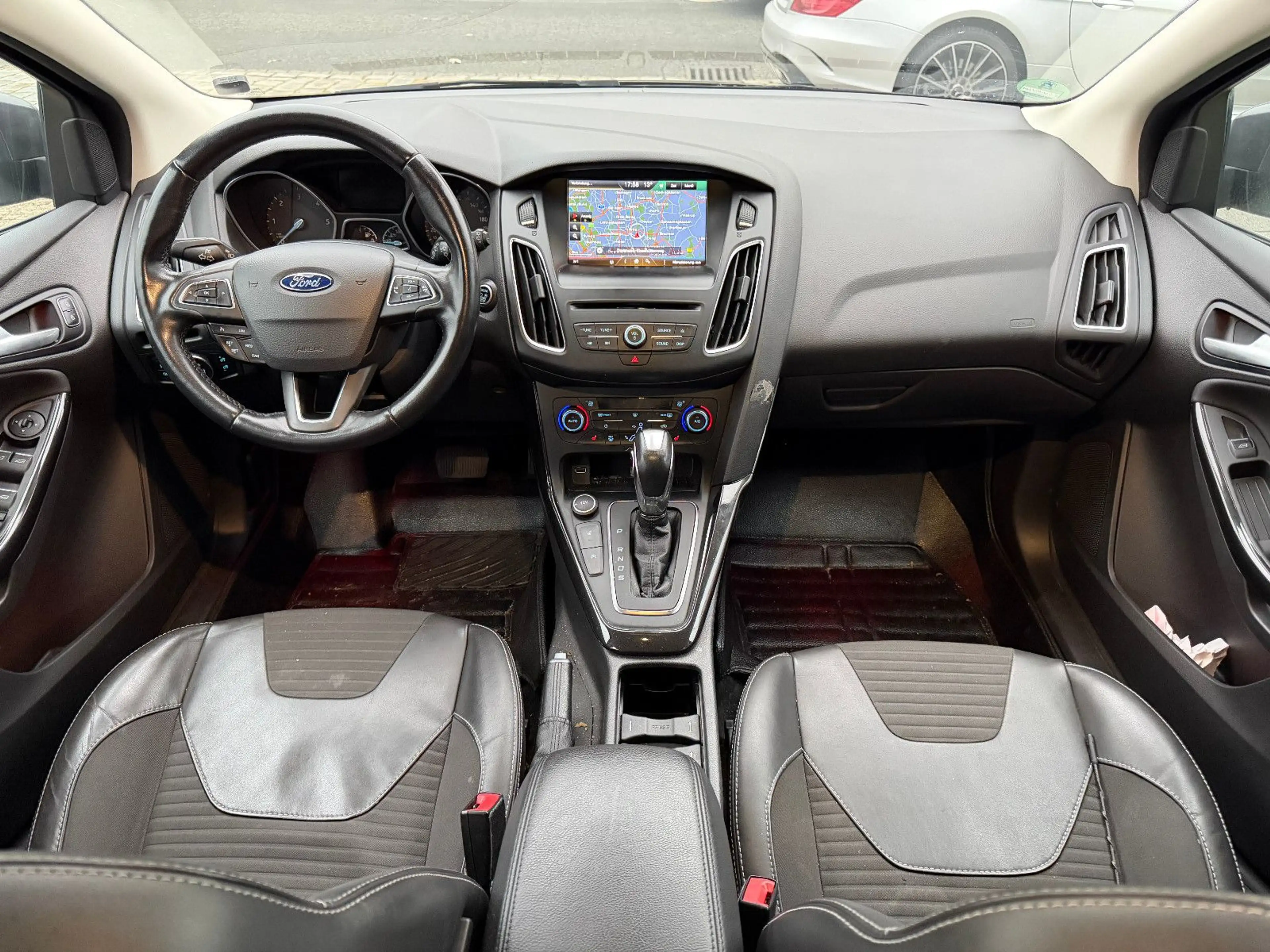 Ford Focus 2.0 d Titanium — photo 10