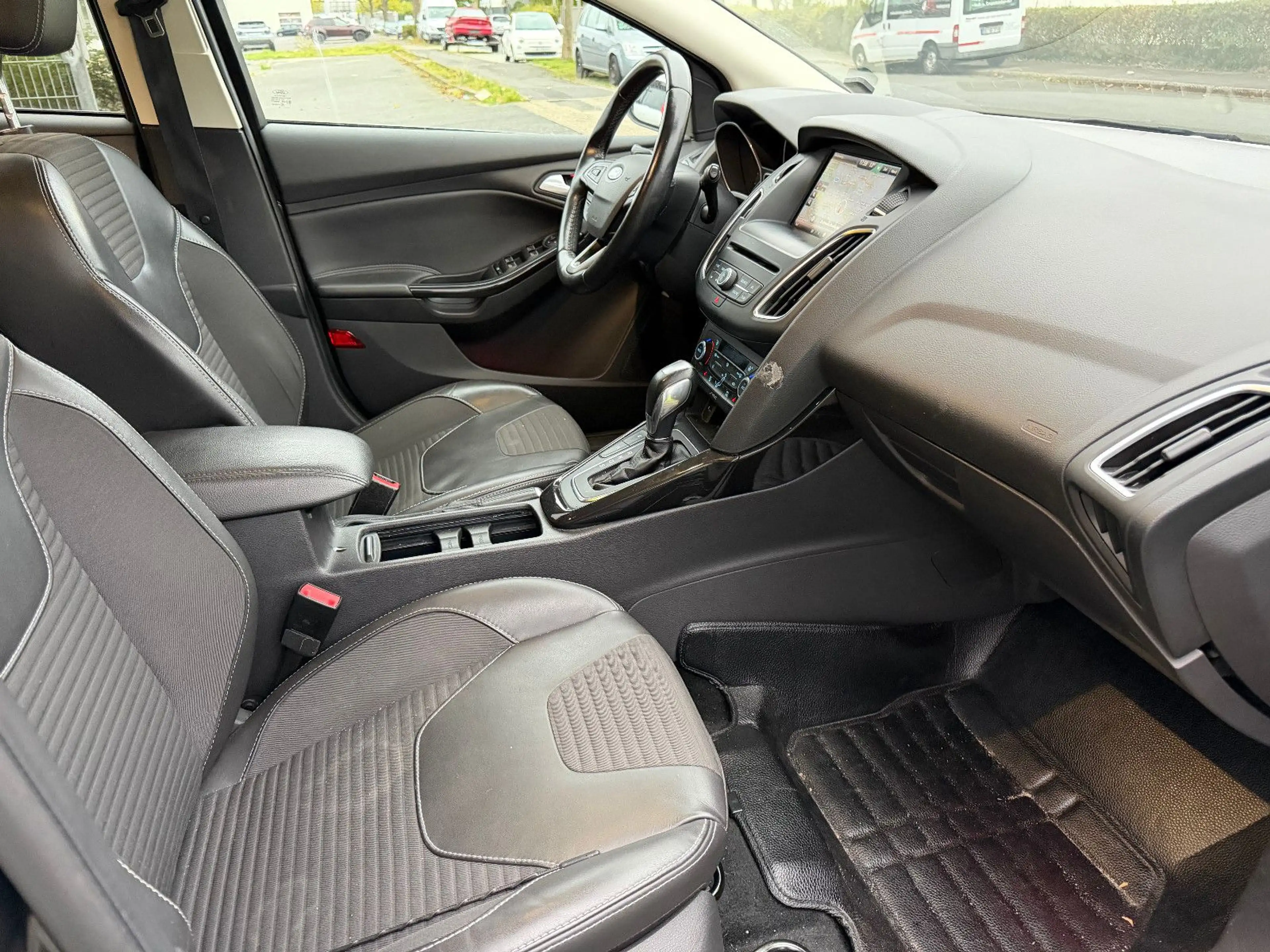 Ford Focus 2.0 d Titanium — photo 9