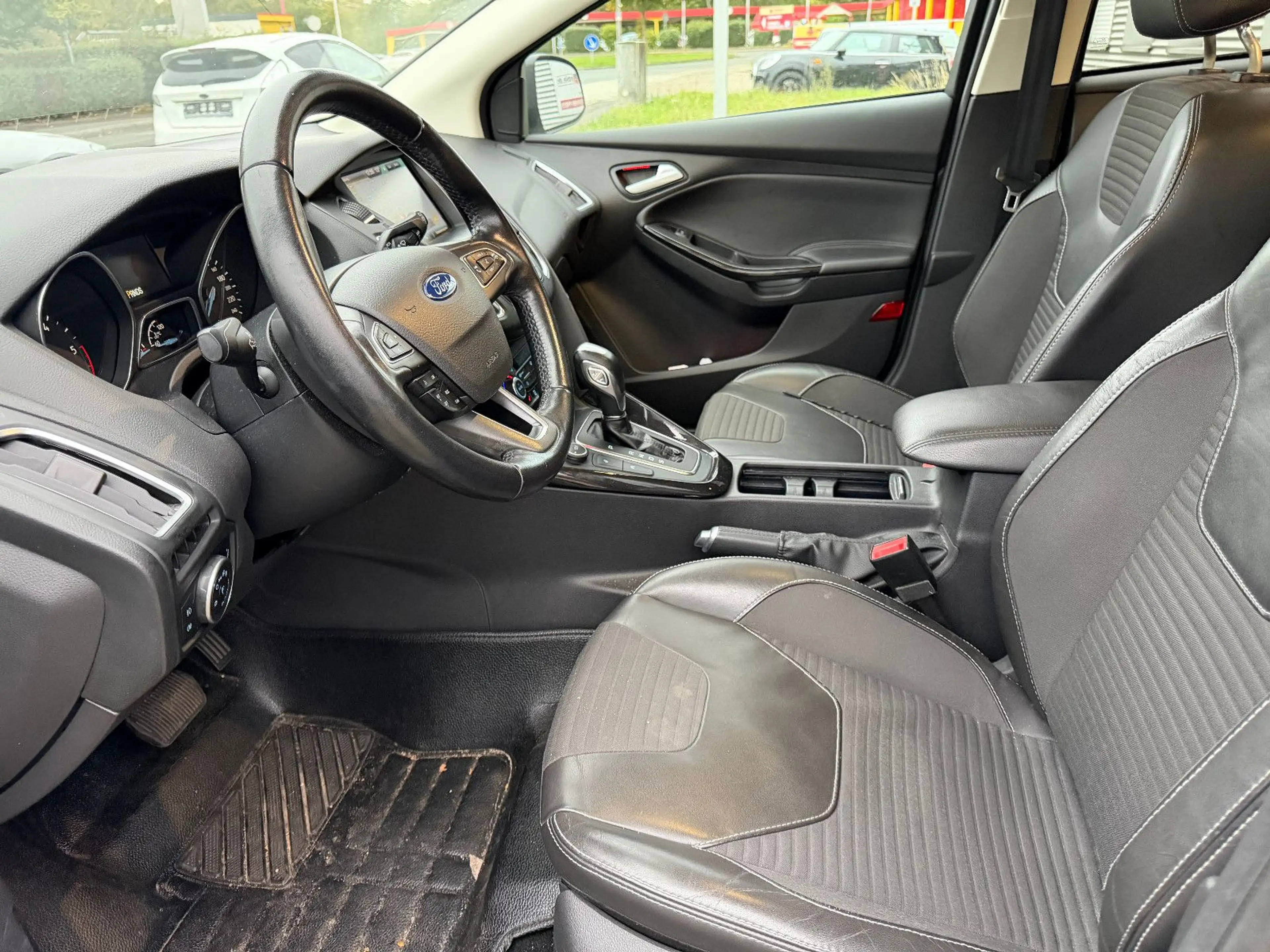Ford Focus 2.0 d Titanium — photo 11